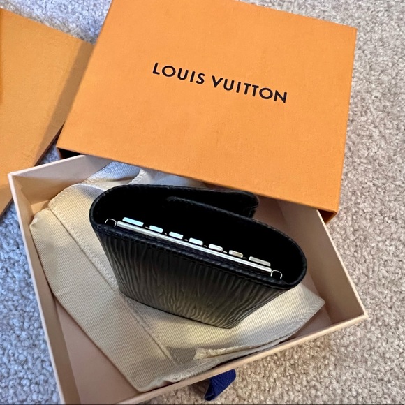 Louis Vuitton 6 KEY HOLDER in Epi Leather - Picture 5 of 9